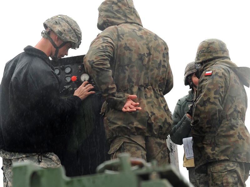 США согласовали с Польшей отправку туда дополнительно 1 тыс. американских военных