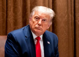 Трамп заявил, что встретил в спецслужбах США много недостойных людей