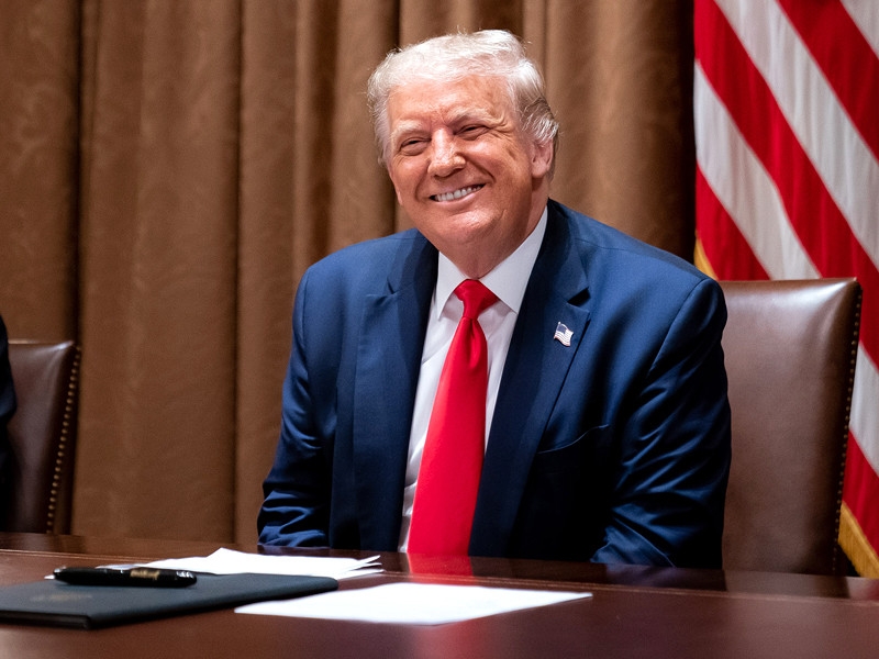 Трампу не удается хорошо помыть голову из-за слабого напора воды. Проблему решат, увеличив при этом выброс парниковых газов