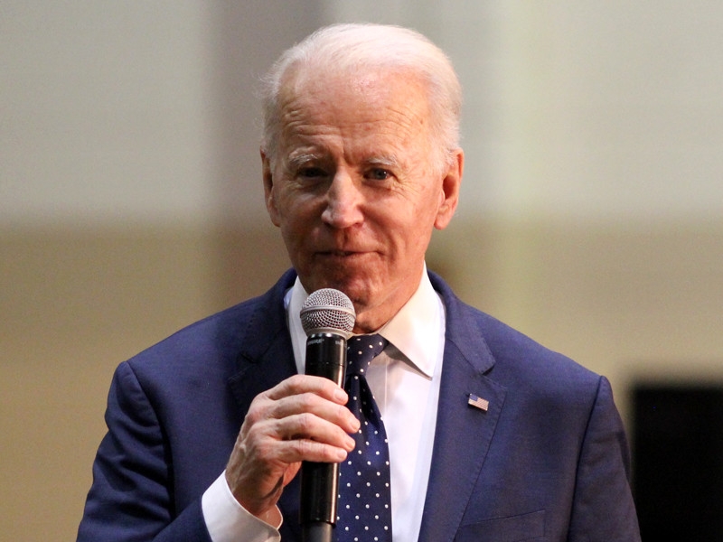 Выбор "мерзкой" Камалы Харрис в напарницы помог Байдену за сутки собрать рекордные $26 млн на кампанию