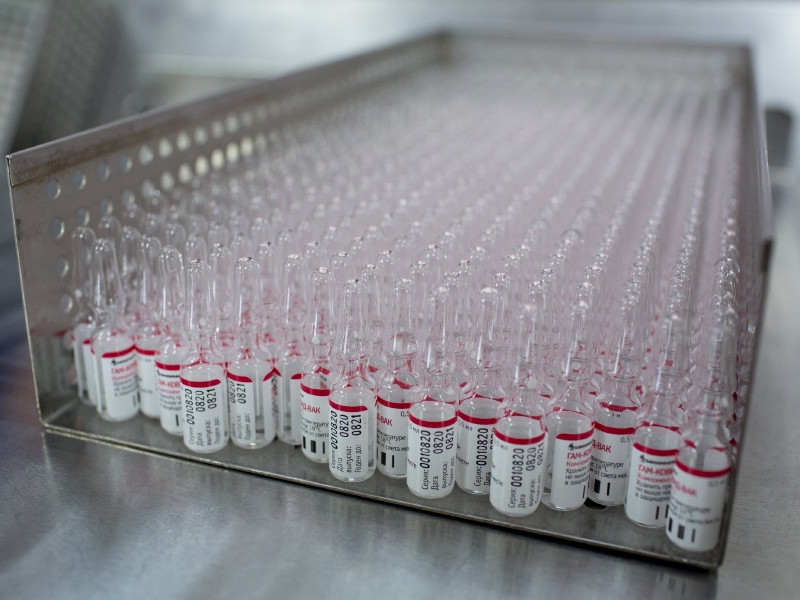 Зарубежные специалисты с опаской отнеслись к регистрации российской вакцины от коронавируса