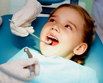 Лечение зубов детям и что следует знать родителям