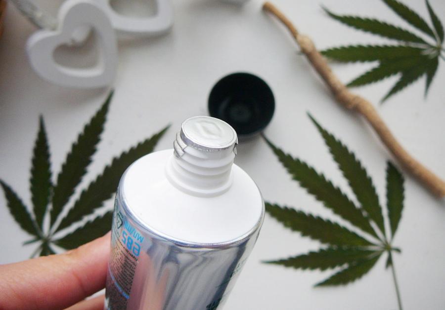 Косметические средства для кожи и волос от бренда Cannabis на основе конопли