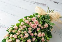 Кому можно дарить кустовые розы