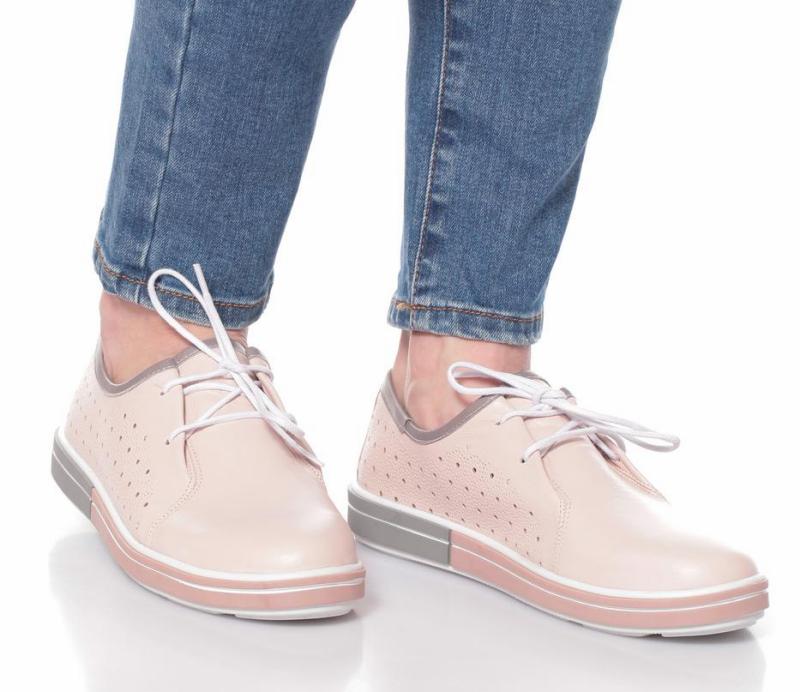 Женские кожаные кроссовки: выбираем обувь правильно