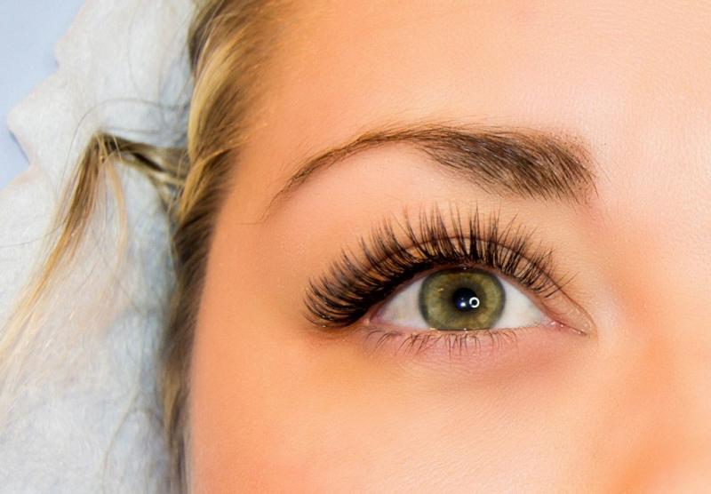 Выбор клея для наращивания ресниц