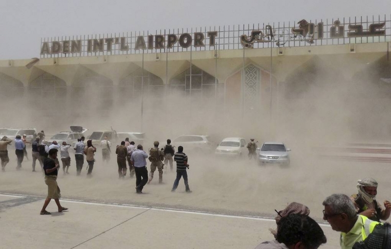 Аэропорт Адена подвергся минометному обстрелу после прилета нового правительства Йемена