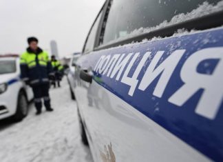 Автомобиль врезался в реквизит в виде печи около цирка на проспекте Вернадского в Москве