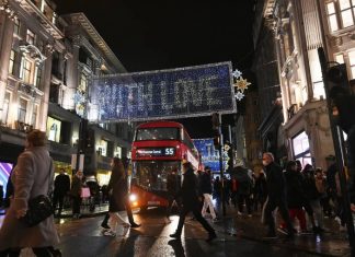 DM: жители Лондона массово покидают город после введения новых ограничений
