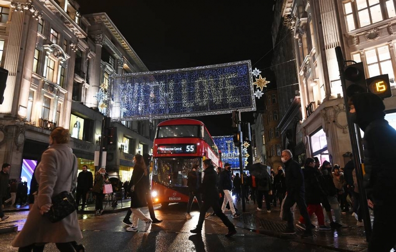 DM: жители Лондона массово покидают город после введения новых ограничений