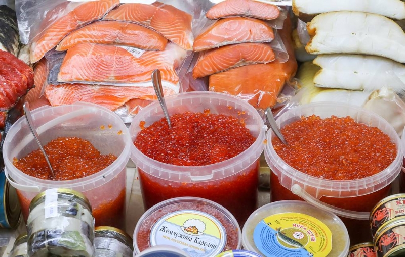 Эксперты сообщили, что в России средний чек на красную икру и ее имитации вырос на 24%

