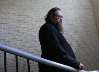 Епархиальный суд Москвы лишил сана протодиакона Андрея Кураева