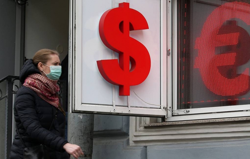 Курс доллара на Мосбирже поднялся выше 75 рублей впервые с 3 декабря