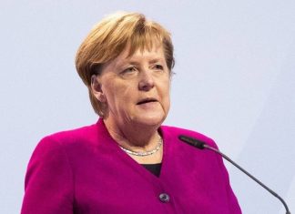 Меркель заявила, что намерена привиться от коронавируса в порядке очереди