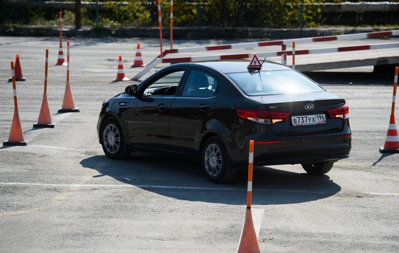 МВД разрешит находиться на практическом экзамене на водительские права общественникам

