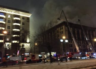 Площадь пожара в здании Мосгоргеотреста на севере Москвы выросла в три раза