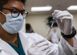 Полиция штата Нью-Йорк расследует махинации с получением вакцин от COVID-19