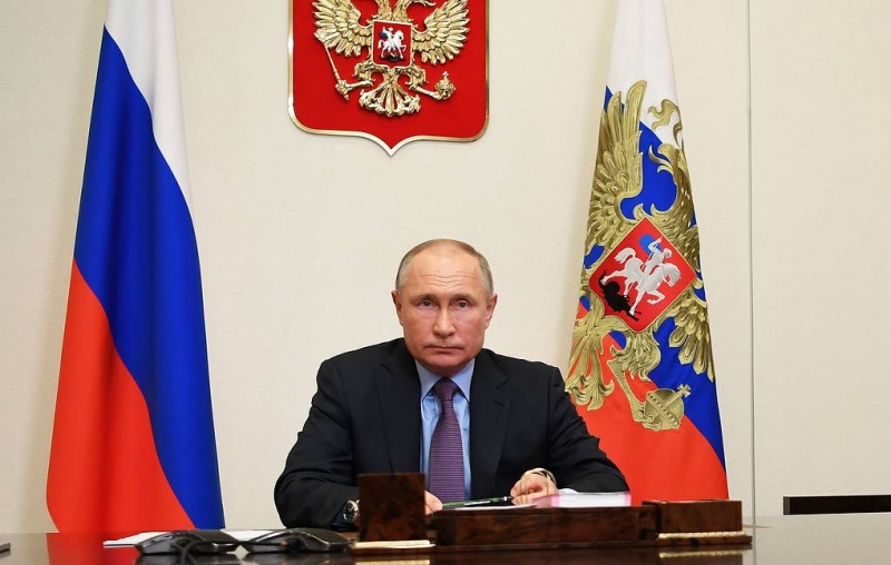 Путин подписал закон о выплатах по больничным в размере не меньше МРОТ