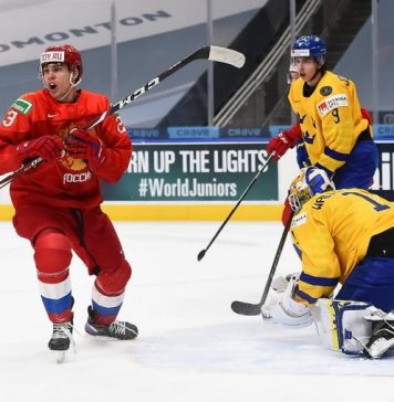 Российские хоккеисты обыграли шведов и займут как минимум второе место в группе МЧМ