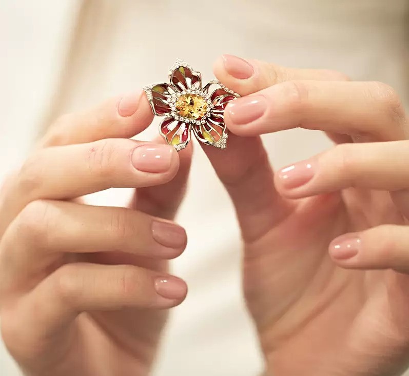 Как грамотно подобрать ювелирную брошь