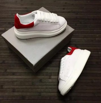 Современные женские кроссовки английского бренда