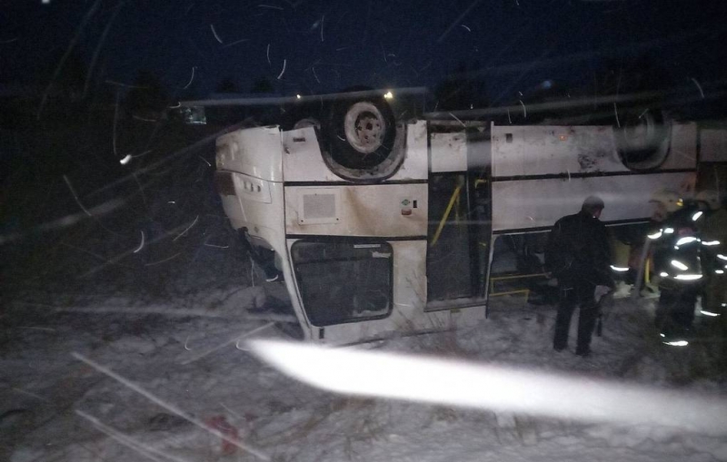 Автобус с пассажирами перевернулся в Ивановской области

