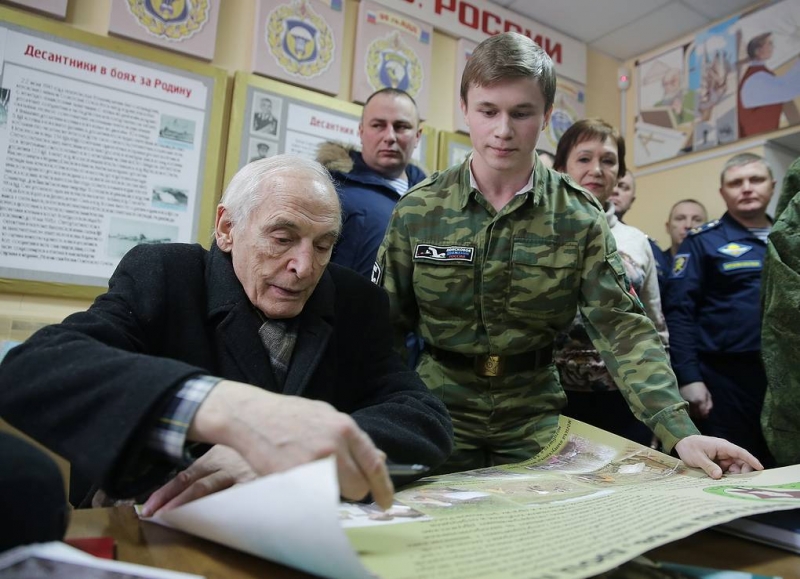 Биография Василия Ланового