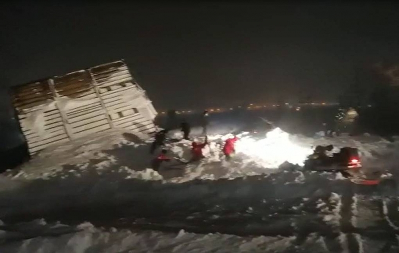 Четыре человека найдены живыми после схода лавины под Норильском