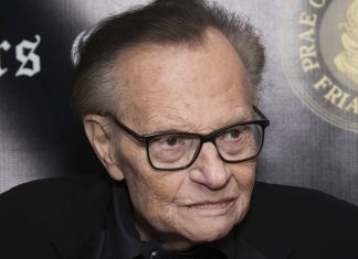 CNN: Ларри Кинг госпитализирован с коронавирусом