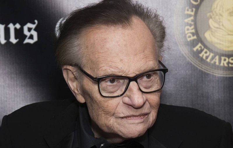 CNN: Ларри Кинг госпитализирован с коронавирусом

