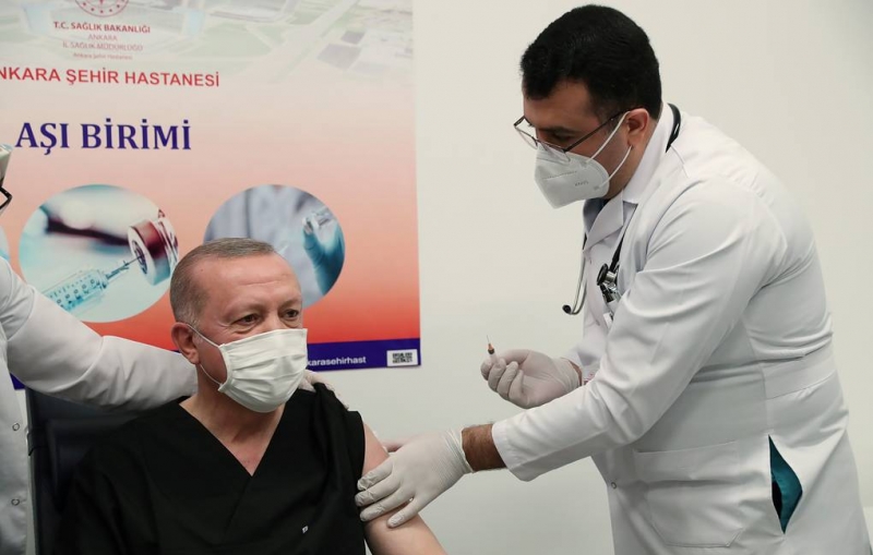 Эрдогану сделали прививку от коронавируса