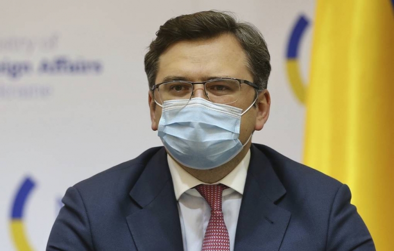 Глава МИД Украины против применения в стране "Спутника V"