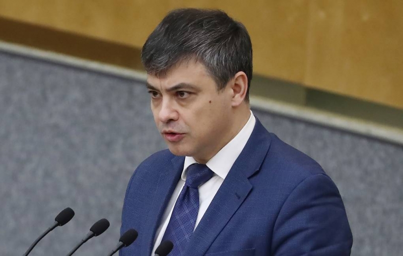 Глава профильного комитета Думы выступает за введение в России паспортов вакцинации