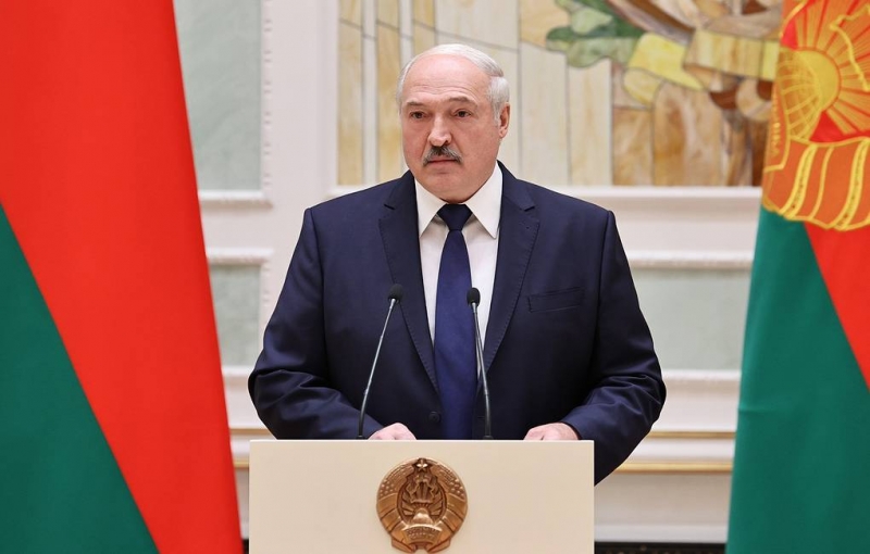 Лукашенко заявил, что вопрос о его президентстве можно решить только на выборах