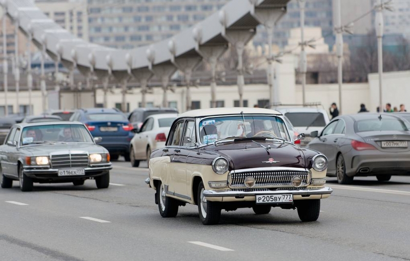 "Ъ": Минтранс отверг идею вывести ретромашины из-под действия запрещающих знаков
