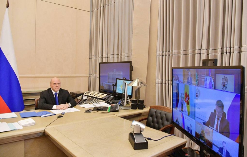 Мишустин сообщил, что третья вакцина от COVID-19 в ближайший месяц поступит в оборот