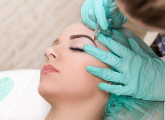 Почему перманентный макияж лучше делать в салоне у профессионального мастера