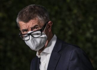 Бабиш считает, что Чехия может начать вакцинацию «Спутником V», не дожидаясь одобрения ЕС