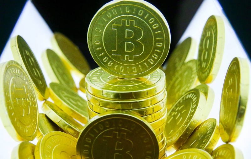 Биткойн снижается более чем на 5%