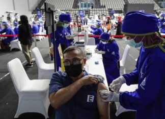 Число привившихся от коронавируса в мире вдвое превысило количество заразившихся