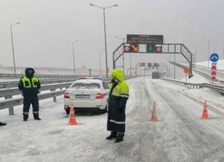 Движение по Крымскому мосту второй раз за сутки закрыли из-за непогоды