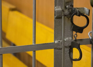 Двое саратовских полицейских получили пять лет колонии за применение насилия