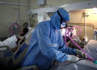 Эксперт считает, что всплеск заболеваемости COVID-19 в России начнется в середине апреля