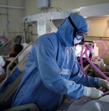 Эксперт считает, что всплеск заболеваемости COVID-19 в России начнется в середине апреля