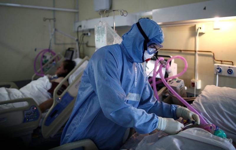 Эксперт считает, что всплеск заболеваемости COVID-19 в России начнется в середине апреля

