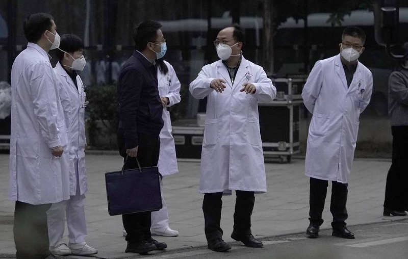 Эксперты ВОЗ назвали маловероятной прямую передачу коронавируса от летучей мыши человеку

