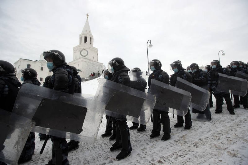 Госдума повышает штрафы за неповиновение силовикам на митингах