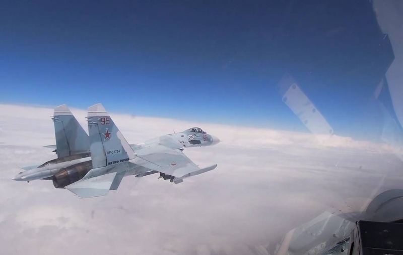 Истребители РФ сопроводили группу военных самолетов Франции над Черным морем