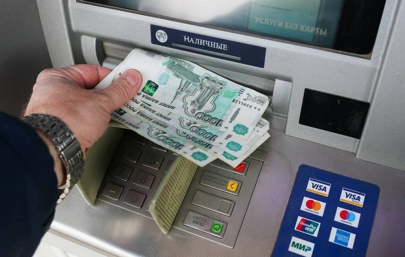 "Известия": число неплательщиков по займам в России увеличилось за год на 2,4 млн