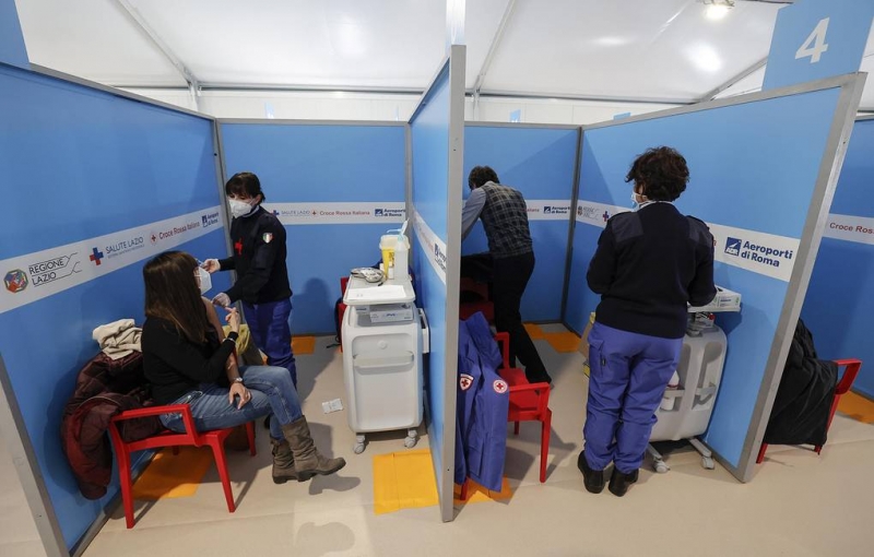 Каждый 50-й житель Земли уже вакцинировался от коронавируса